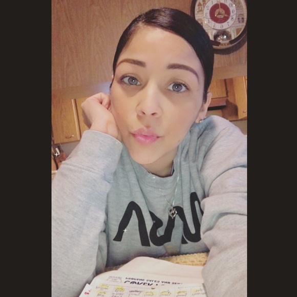 Meet your Posher, Cindy - Picture 1 of 2